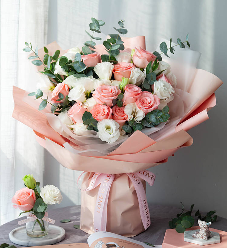 中山姐姐生日，送花给她，让她笑得像花儿一样